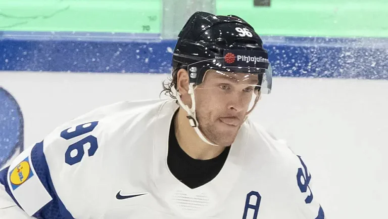 Звезда НХЛ Рантанен оштрафован за неявку на службу в Финляндии