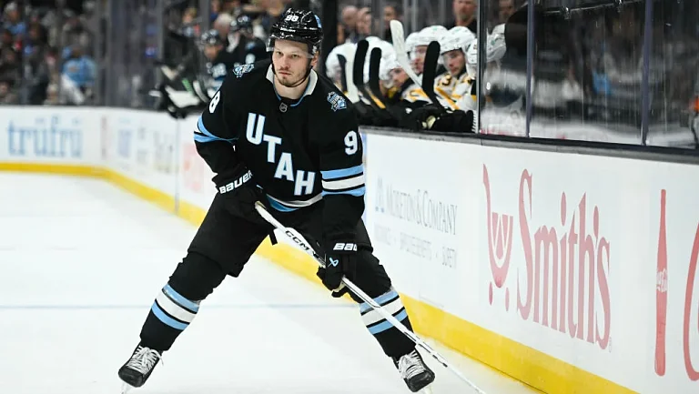 Михаил Сергачев отметился результативным пасом за «Юту» в матче НХЛ