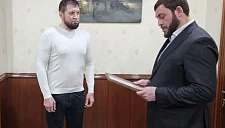 Емельяненко сняли во время получения награды от республики, где он лечился