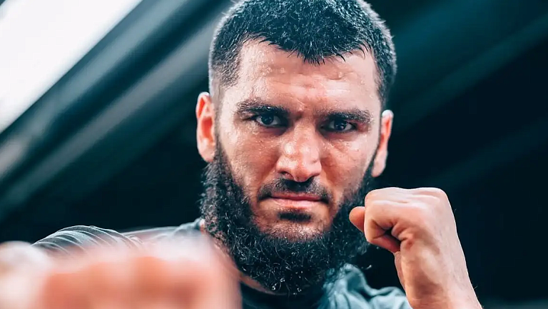 Инсайдер рассказал о переговорах об организации боя Бетербиева и Лопеса