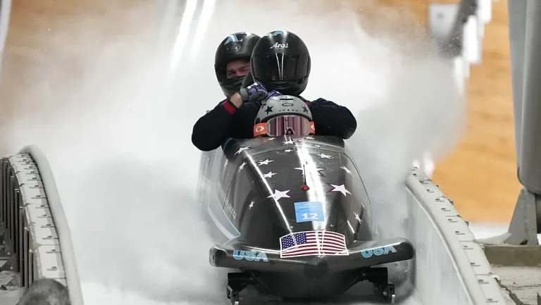 Сборная США упала на первом заезде Кубка мира по бобслею
