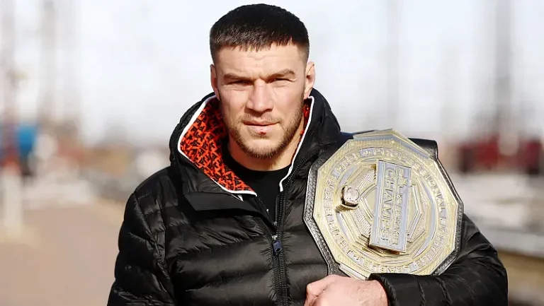 Вадима Немкова встретили с караваем в Белгороде после триумфа в PFL