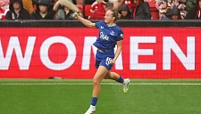 Хет-трик Орнеллы Виньолы помог «Эвертону» разгромить «Ливерпуль»