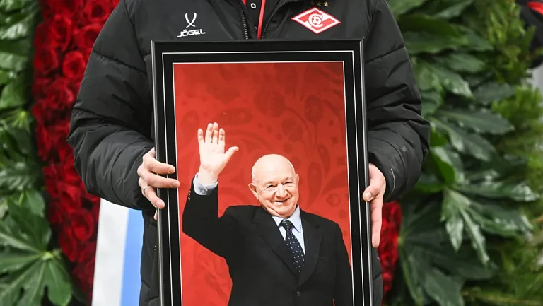 Московский ФК «Спартак» в полном составе почтил память Никиты Симоняна