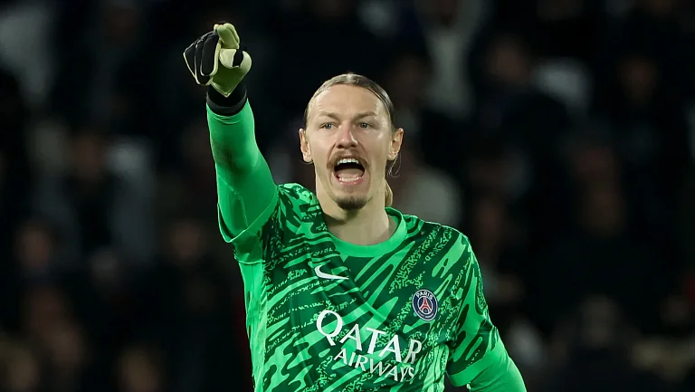 СМИ раскрыли новые подробности взаимоотношений Сафонова и Забарного в ПСЖ