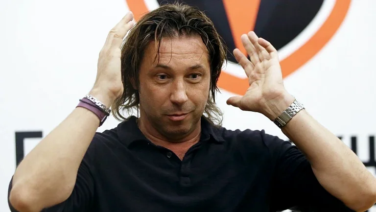 Мостовой объяснил, почему Арсену Захаряну нужно сменить клуб