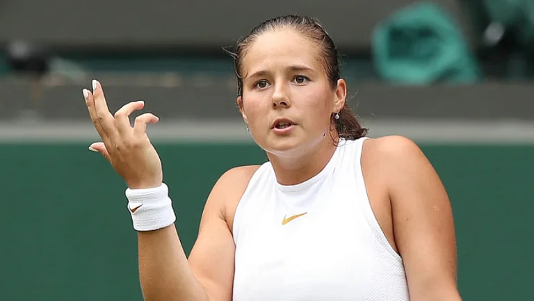 Отказавшаяся от гражданства РФ Касаткина проиграла 126-й ракетке мира