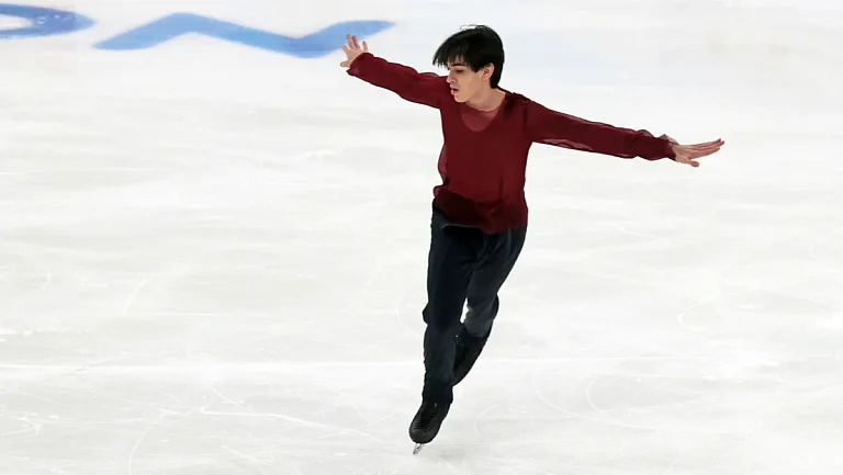 Фигурист Угожаев сокрушил соперников в Красноярске и возглавил Гран-при
