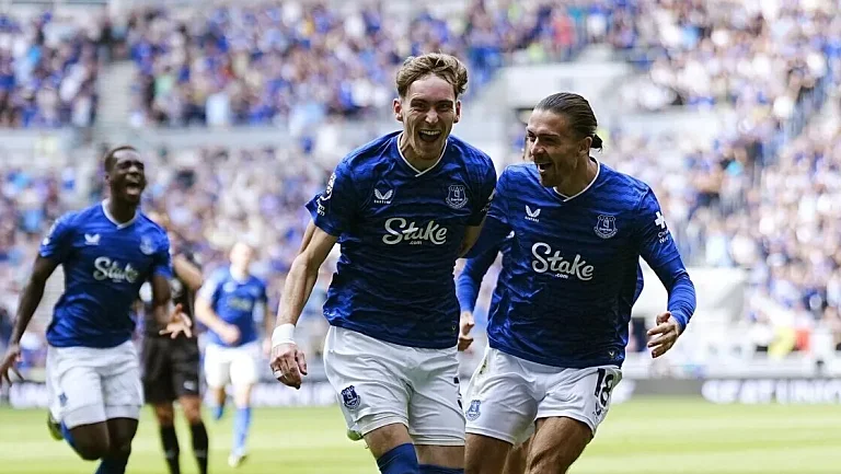 Болельщик «Брайтона» отстранён за футболку с символикой Палестины