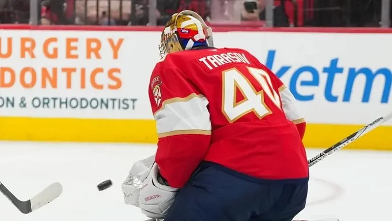 Даниил Тарасов пропустил 5 шайб от «Тампы» за «Флориду»