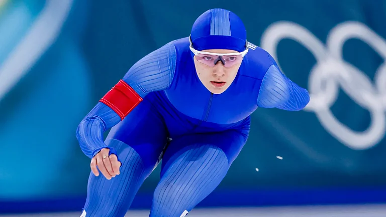 Фанаты с символикой СССР поддержали Коржову на Олимпиаде и сняли фото