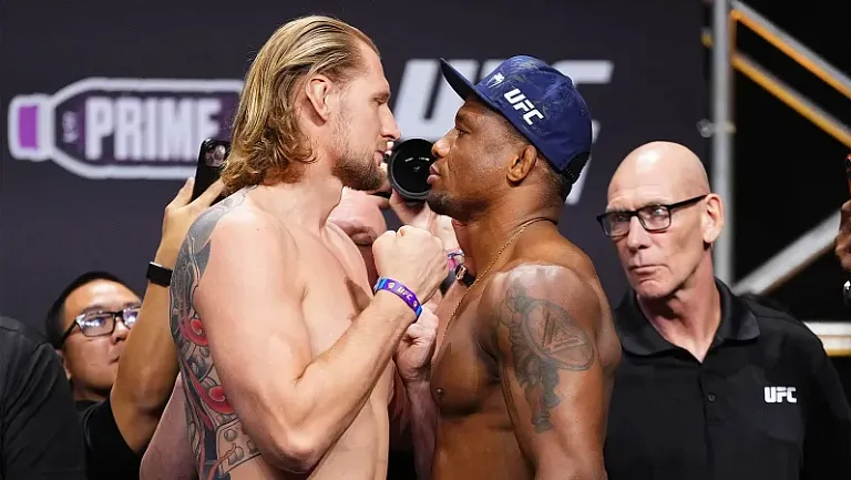 Когда и где смотреть бой Александр Волков — Жаилтон Алмейда на UFC 321