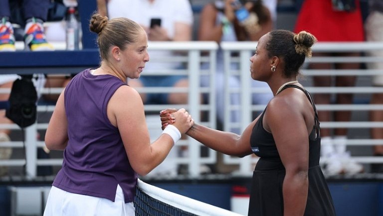 «Безумное заявление»: Шелтон о конфликте Остапенко и Таунсенд