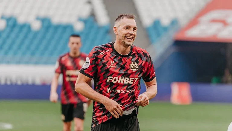 Дзюба помогает «Акрону» уверенно стартовать в РПЛ