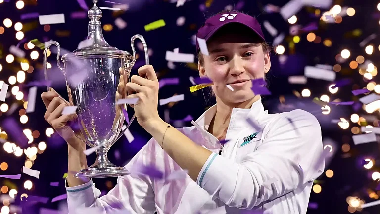 Рыбакина не раскрыла причину отказа сделать совместное фото с главой WTA