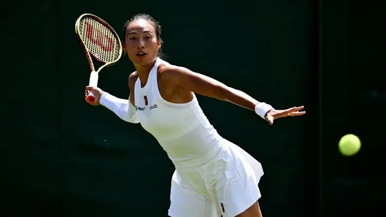 Чжэн Циньвэнь уступила Синяковой в первом круге Уимблдона-2025