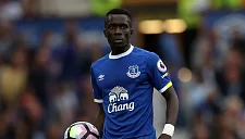 Защитник «Эвертона» получил красную карточку за драку с одноклубником