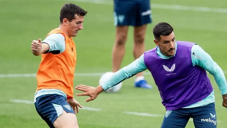 Дани Вивиан возвращается к тренировкам в «Атлетике»