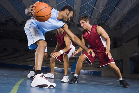 Двойное ведение в баскетболе: как это понять?