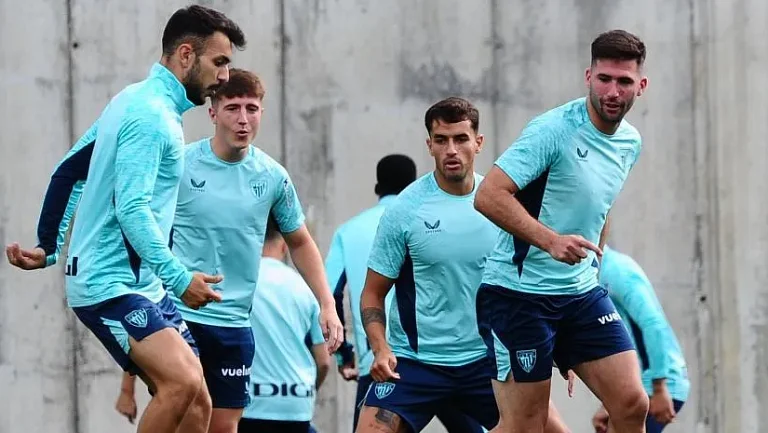 «Атлетик» сыграет с «ПСВ» первый международный матч летом