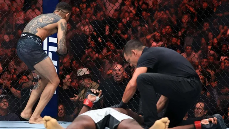 Пратес победил нокаутом, который потряс UFC 319