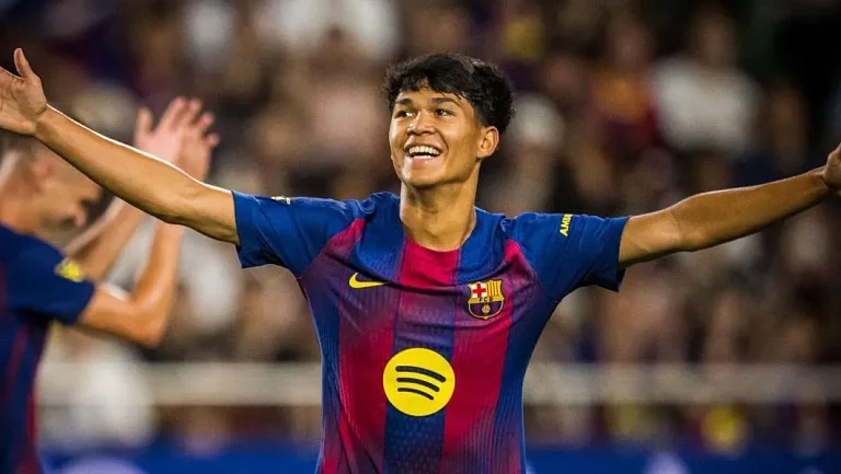 Фернандес забивает за «Барсу» и впечатляет Флика