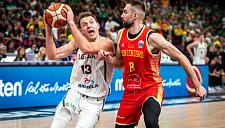 Литва разгромила Черногорию, установив рекорд по передачам на Евробаскете