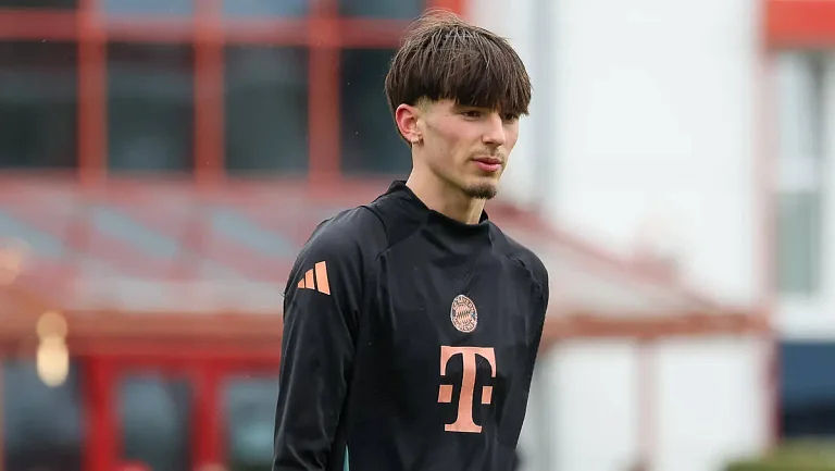 «Бавария» продлила контракт с 17-летним Роко Миятовичем