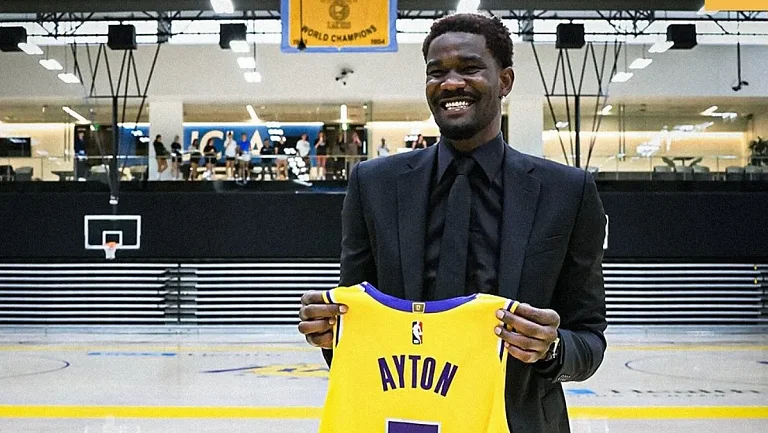 Игрок «Лейкерс» бросил модель на острове после её отказа от интима