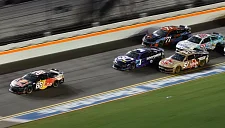 Ван Гисберген гарантирует звание «Новичок года» в Кубке NASCAR