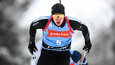 Бажин завоевал золотую медаль в масс‑старте на этапе Кубка России по биатлону
