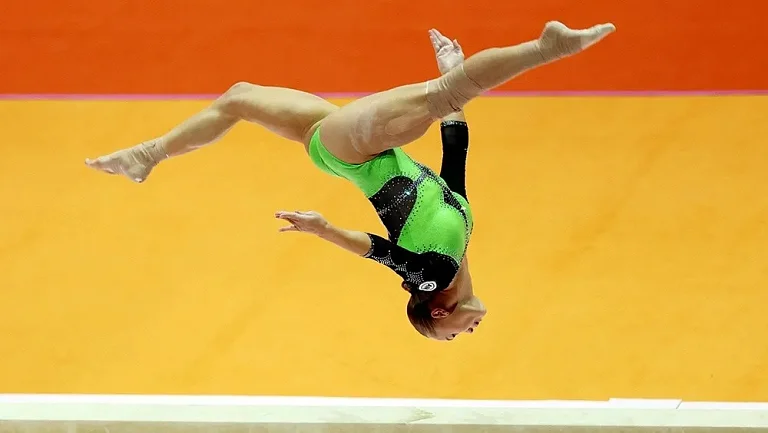 Российская гимнастка Мельникова взяла серебро на брусьях на ЧМ в Джакарте