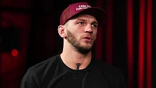 Австралийский боец UFC Дэн Хукер назвал три ассоциации с Россией