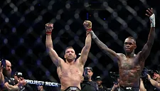 Адесанья дал прогноз на бой Дю Плесси и Чимаева