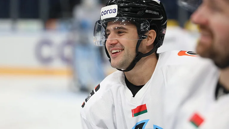 Американский хоккеист Сэм Энас продлил контракт с минским «Динамо»