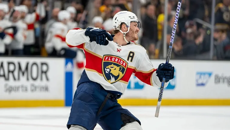 Мэттью Ткачук представлен лицом новой игры NHL 26