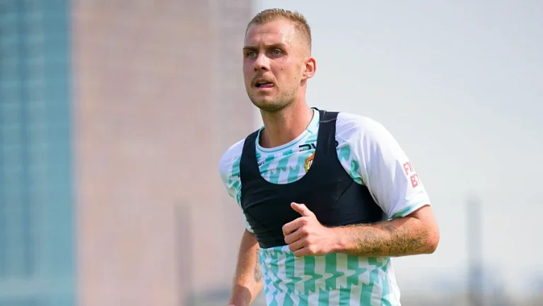 Новичок ЦСКА Баринов приехал поддержать «Локомотив» в товарищеском матче