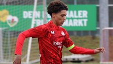 «Арсенал» и «Аякс» делят 15-летнего защитника из Германии