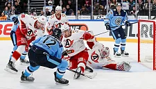 «Автомобилист» разгромил «Сибирь» в гостях, а Рид Буше стал героем матча