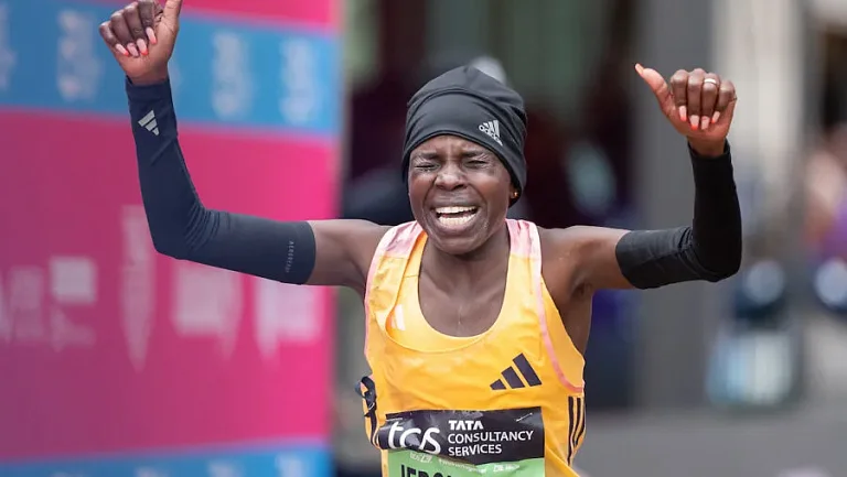 Кенийка Джепчирчир стала чемпионкой мира в марафоне в Токио