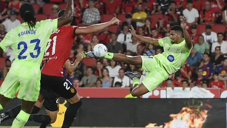 Араухо и Педри довольны физической формой команды