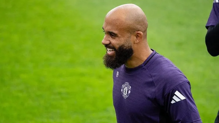 Мбемо может дебютировать за «Манчестер Юнайтед» в матче с «Эвертоном»