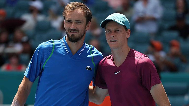 Медведев оценил разрыв между собой и Синнером с Алькарасом 