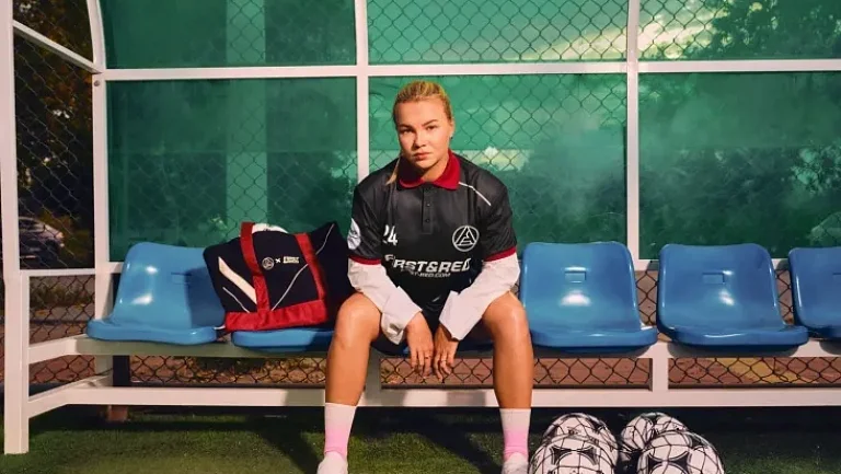 «Акрон» представил новую форму в коллаборации с теннисисткой Шнайдер