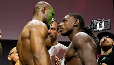 Брэди поставил на Бакли в битве с Камару Усманом