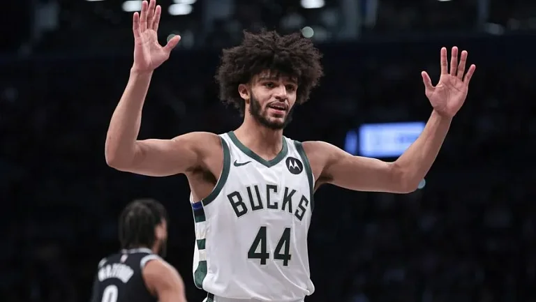 Андре Джексона могут отчислить из «Бакс» ради Танасиса Адетокунбо