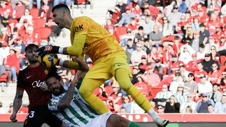 Голкипер Грейф переходит в «Лион» после четырёх сезонов в «Мальорке»