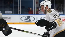 «Адмирал» объявил о расторжении контракта с форвардом Петуховым
