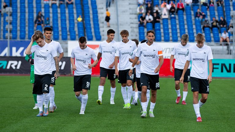 Футболисты «Чайки» задержались в Красноярске из-за ограничений в Шереметьево