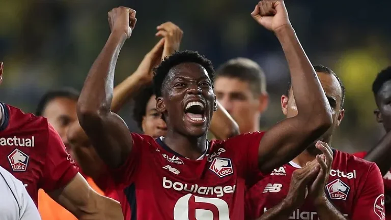 «Юнайтед» и «Арсенал» нацелились на звезду Лиги 1 — кто перехватит?